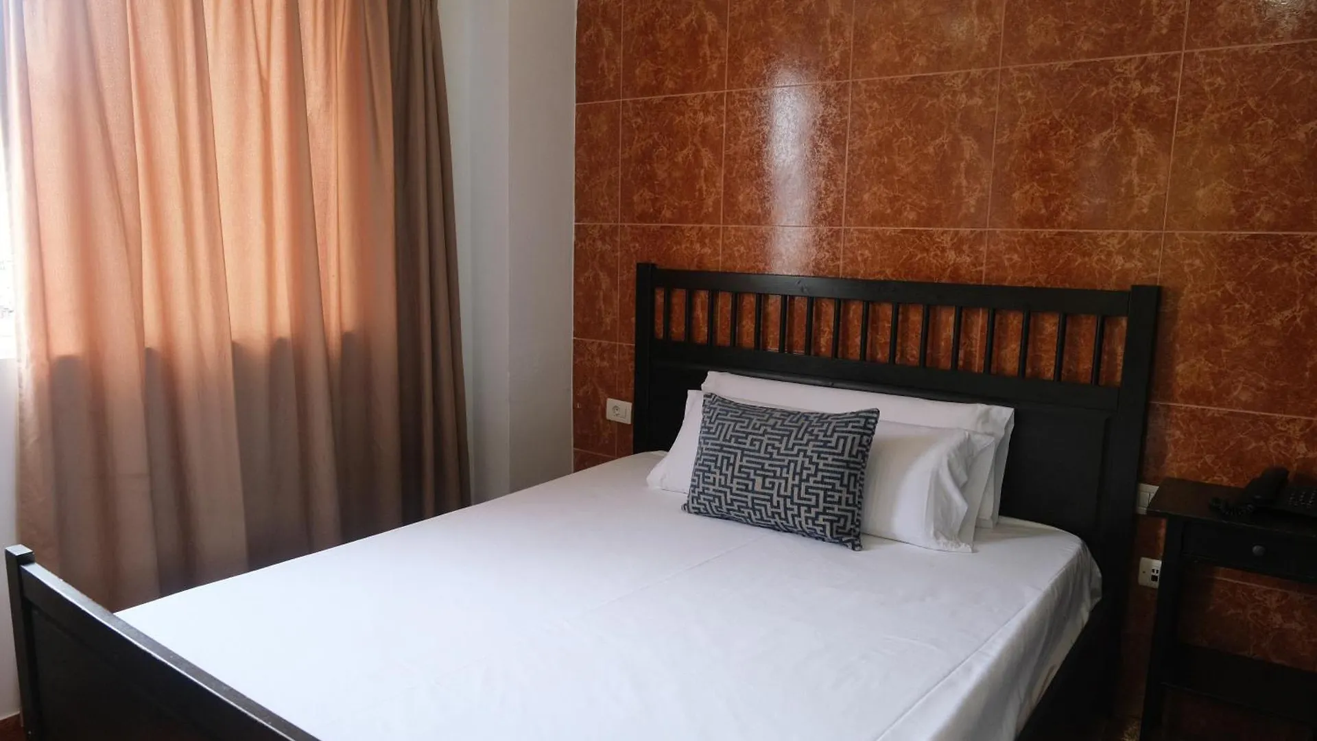 Hotel Adonis Capital Santa Cruz de Tenerife 2*,