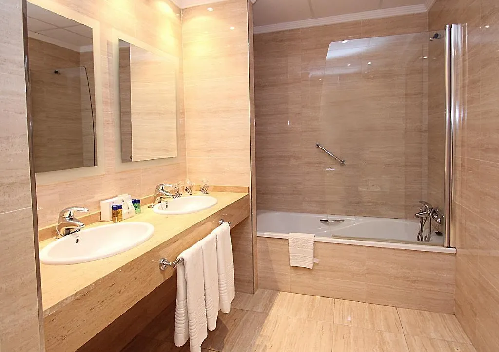 Hotel Adonis Capital Santa Cruz de Tenerife 2*,