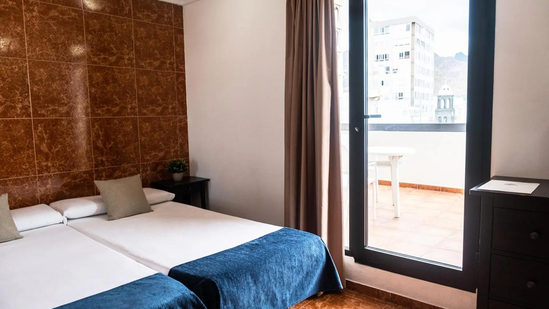 **  Hotel Adonis Capital Santa-Cruz de Ténérife Espagne